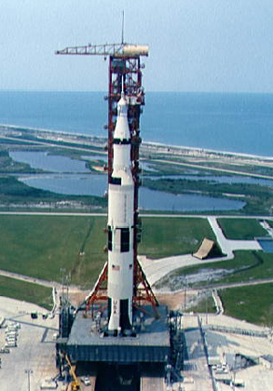 Apollo 15 står redo på komplex 39A.
