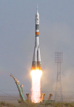 ISS-besttning 8 lyfter i oktober 2003.