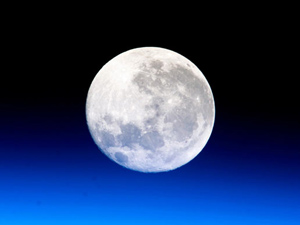 Månen fotograferad från ISS.