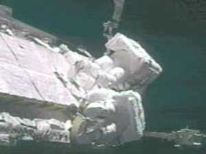 Besättning 12s första rymdpromenad.