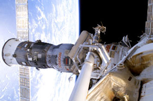Progresskapsel dockad med ISS.