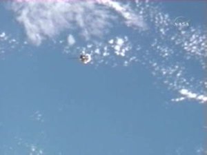 Progressfarkosten fotograferad frn ISS ungefr 30 minuter innan dockningen.