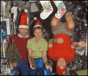 ISS-bes�ttning 16, Yuri I. Malenchenko, Peggy A. Whitson och Daniel Tani, p� juldagen 2006.