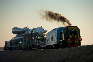Soyuz TMA-14 på väg mot startplattan.