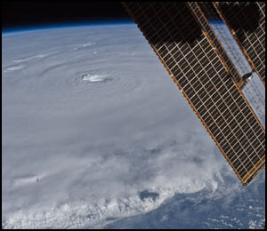 Orkanen Earl fotograferad frn ISS den 30 augusti 2010.
