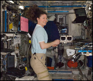 Tracy Caldwell Dyson ombord p rymdstationen tidigare i september.