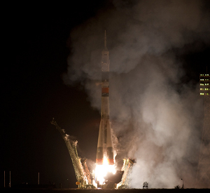 Soyuz TMA-01M lyfter.