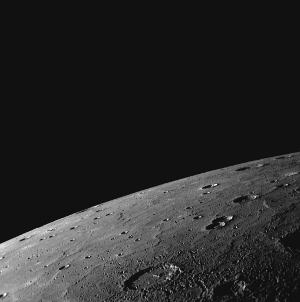 Merkurius norra himmelsfrd fotograferad frn ett avstnd av 16 200 kilometer. Fotografier tcker en yta av 420 kilometer tvrsver och upplsningen r 410 meter/pixel.