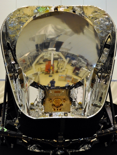 Herschelteleskopet reflekteras i Planckteleskopet.