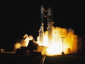 Deltaraketen, med Phoenix ombord p�b�rjar sin tio m�nader l�nga resa till Mars.