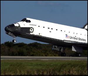 Endeavour landar efter sitt senaste uppdrag.