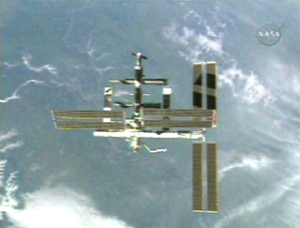 ISS fotograferad från Atlantis efter utdockningen.