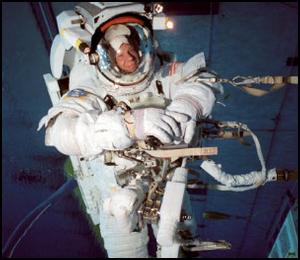 Christer Fuglesang i vattenbass&auml;ngen