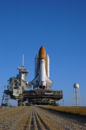 Under torsdagen den 9 november genomf&ouml;rde Discovery den 7 kilometer l&aring;nga resan fr&aring;n monteringshallen till startplattan.