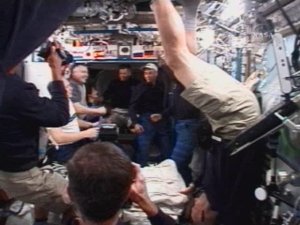 Atlantis bes&auml;ttning ombord p&aring; ISS.