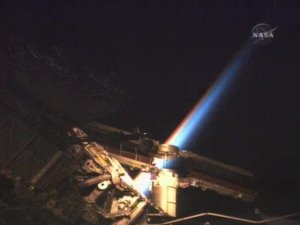 Solpanel S4 del 3A strax efter utvikningen hade b&ouml;rjat. i bakgrunden syns jorden och soluppg&aring;ngen.