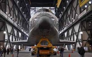 Atlantis befinner sig i monteringshallen.