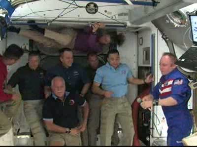 Mike Fincke tackar Discoverys bes�ttningen.