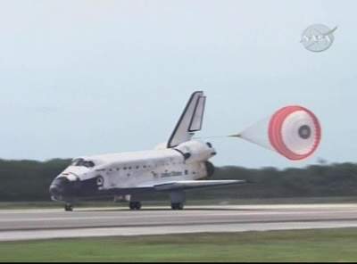 Discovery landar