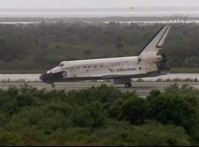 Discovery landar