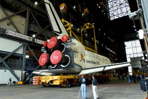 Discovery p� v�g att lyftas vertikalt.