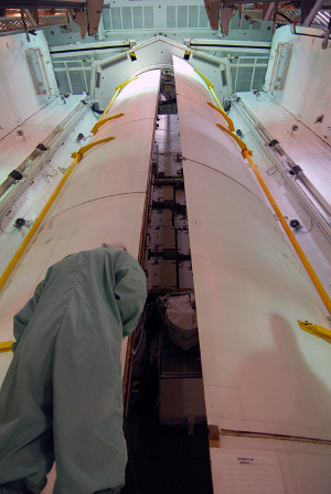 Discoverys lastrumsd�rrar st�ngs inf�r STS-119s  uppdrag