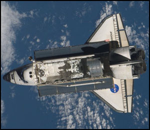 Endeavour strax innan dockningen med ISS.