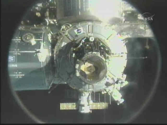 ISS, med dockningsporten i mitten, strax efter utdockningen..