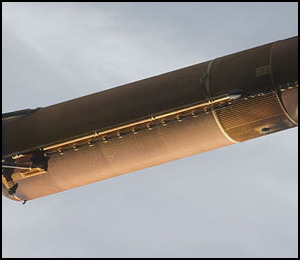 Discoverys externa br�nsletank strax efter separationen fr�n rymdf�rjan.