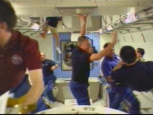 Kibo fylldes dock snabbt av flera "leksugna" astronauter.