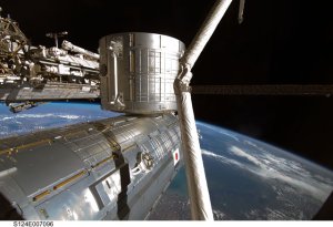 Kibomodulen syns h�r med den dockade f�rr�dsmodulen.