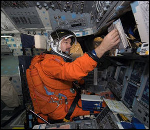 Scott D. Altman under träning i en rymdfärjesimulator.