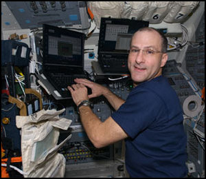 Don Pettit ombord p� Endeavour.