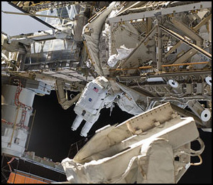 Steve Bowen under rymdpromenad 1.