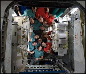 Alla tio ombord samlade f�r ett gruppfotografi.