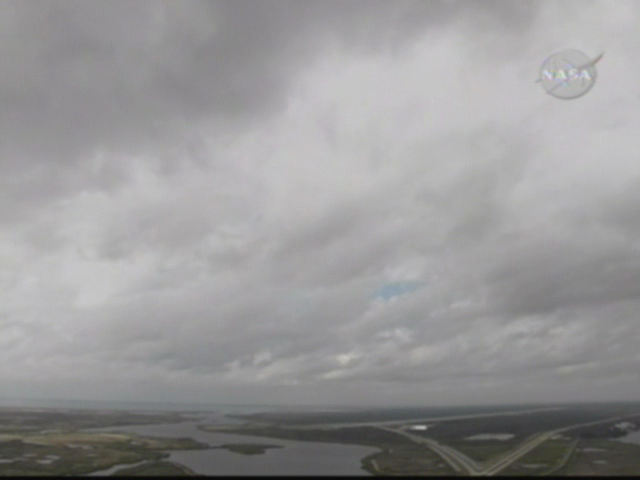 Kennedy Space Center vid femtiden p� s�ndagseftermiddagen n�r beslut om att inte landa p� KSC togs.