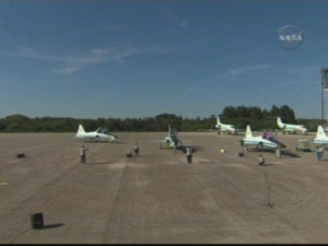 Delar av bes�ttningen anl�nder till Kennedy Space Center