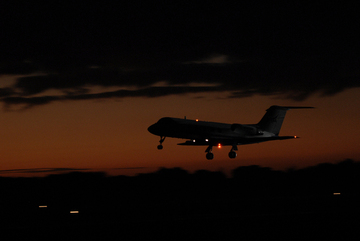 Christopher  Ferguson, bef�lhavre, och Eric Boe, pilot, �var landningar med NASAs specialbyggda tr�ningsplan.