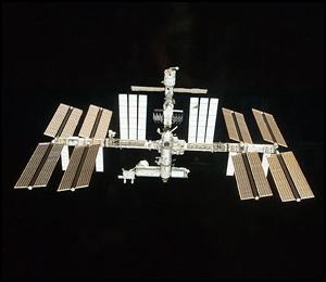 ISS fotograferad efter Endeavours utdockning.