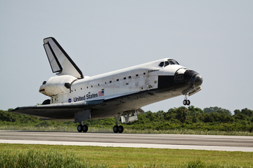 Endeavour landar på Kennedy Space Center den 31 juli 2009.