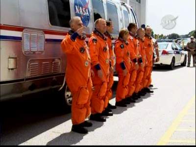 Bes�ttningen innan de kliver ombord.