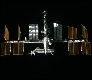 ISS fotograferad innan dockningen.