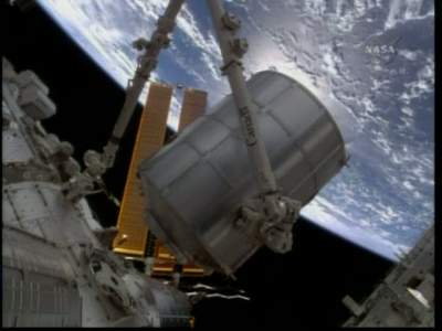 Leonardo strax innan dockningen.