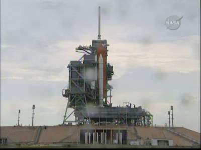 Regn �ver KSC och Discovery under s�ndagseftermiddagen.