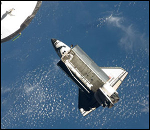 Atlantis strax innan dockningen med ISS.