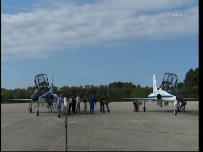 Bes�ttningen anl�nder till Kennedy Space Center.