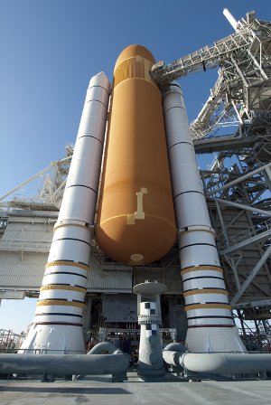 Endeavour STS-134 fotograferad från "baksidan".